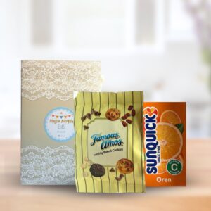 FAMOUS AMOS COOKIES & PACKET DRINK IN BOX